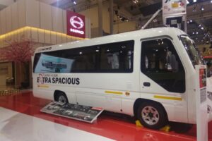 Menjual Truk dan bus terbaik hino, tangguh dan irit, Mempunyai layanan purnajual terbaik dan terpercaya Info Harga Truk Hino Hubungi 085161080459